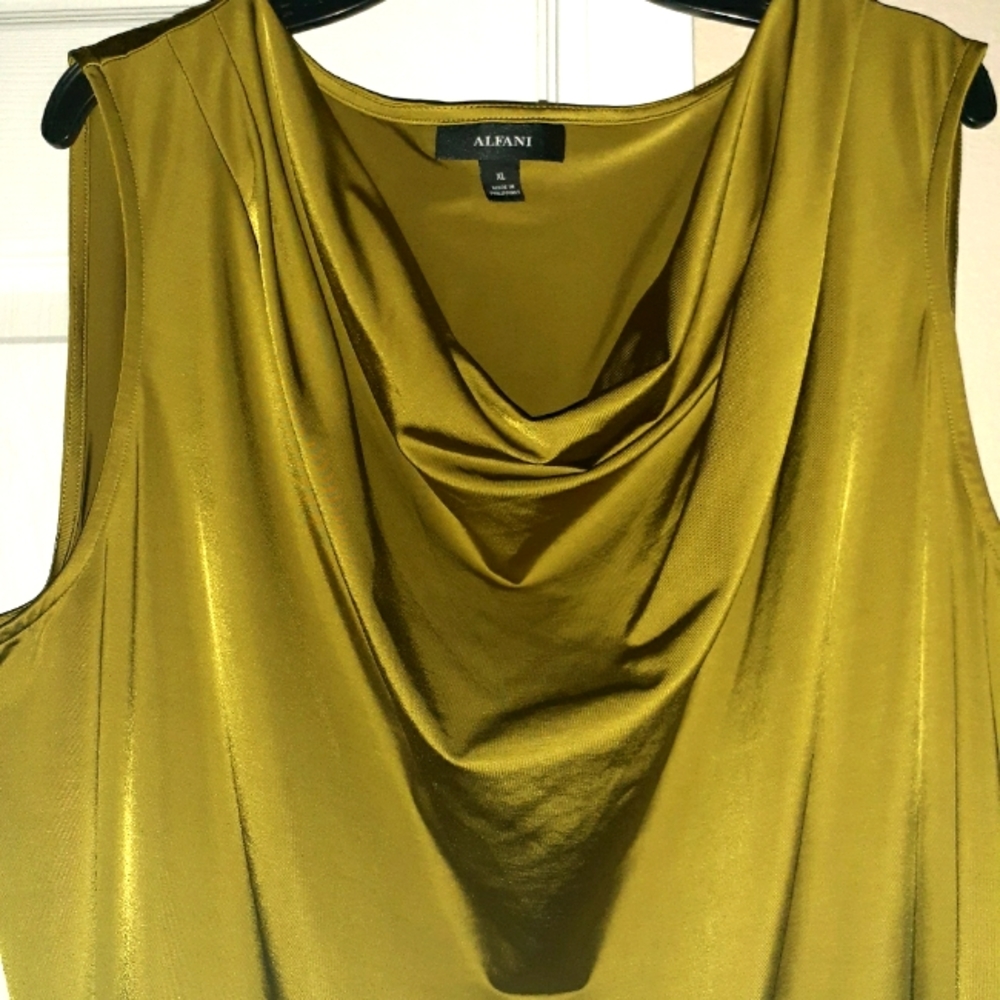 Alfani blouse XL Beautiful unique color green